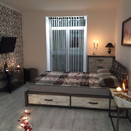 Home In Center With Jacuzzi ايفانو - فرانكيفسك المظهر الخارجي الصورة