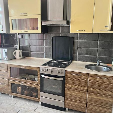 Home In Center With Jacuzzi ايفانو - فرانكيفسك المظهر الخارجي الصورة