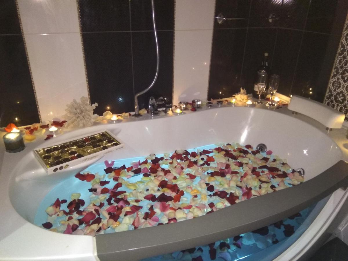 Home In Center With Jacuzzi ايفانو - فرانكيفسك المظهر الخارجي الصورة