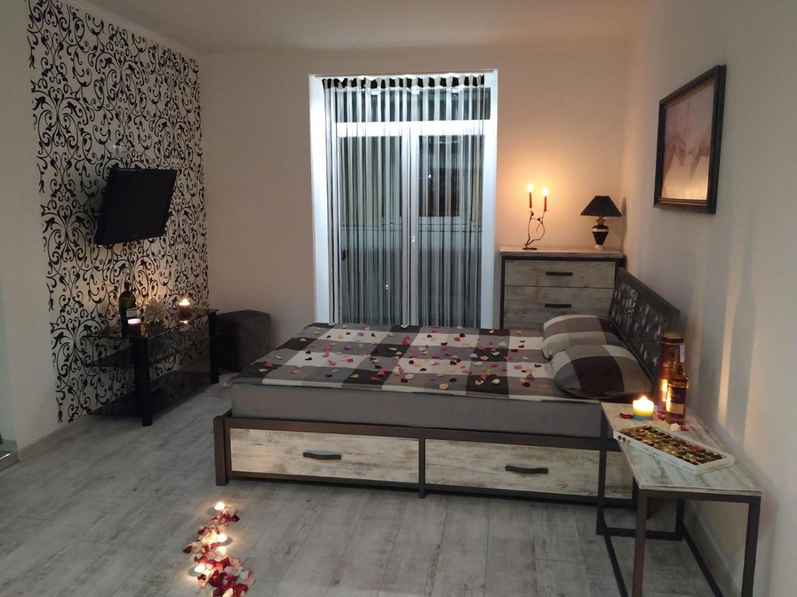 Home In Center With Jacuzzi ايفانو - فرانكيفسك المظهر الخارجي الصورة