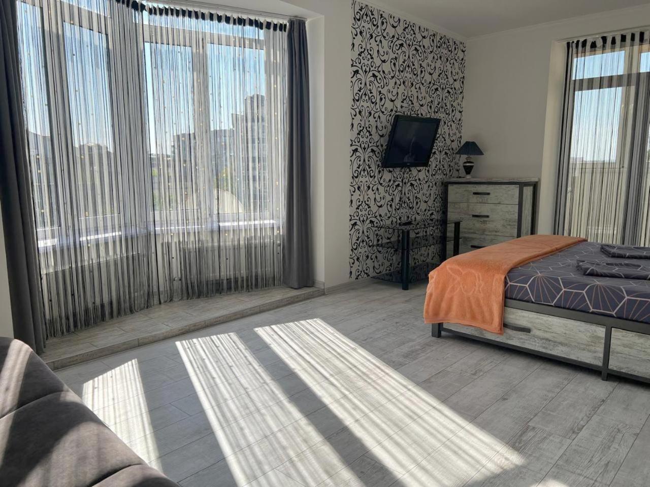 Home In Center With Jacuzzi ايفانو - فرانكيفسك المظهر الخارجي الصورة