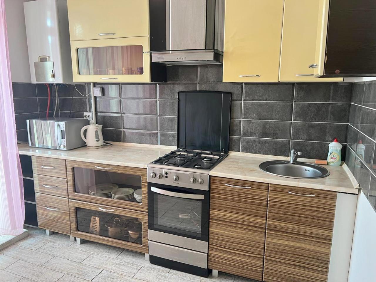 Home In Center With Jacuzzi ايفانو - فرانكيفسك المظهر الخارجي الصورة