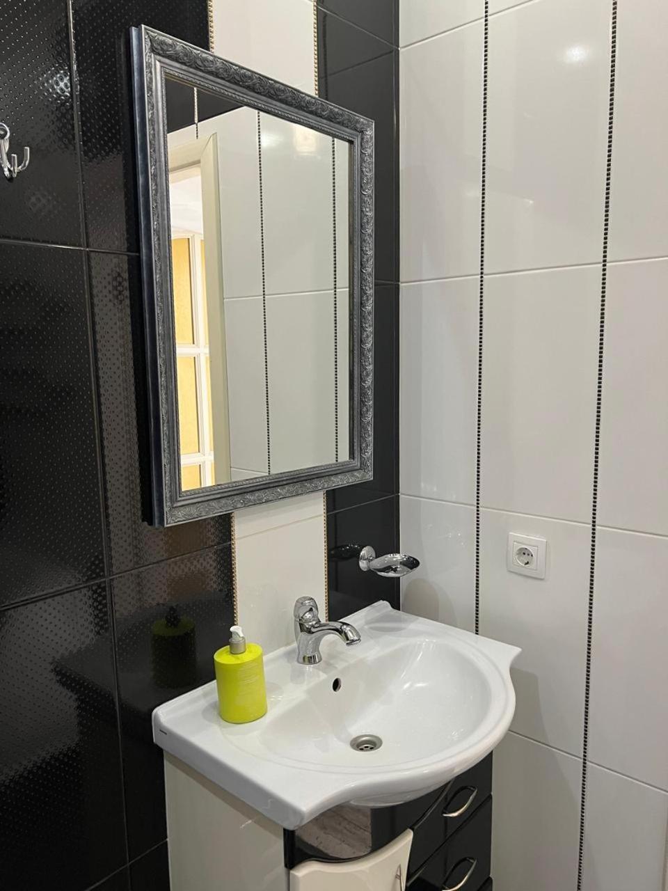 Home In Center With Jacuzzi ايفانو - فرانكيفسك المظهر الخارجي الصورة